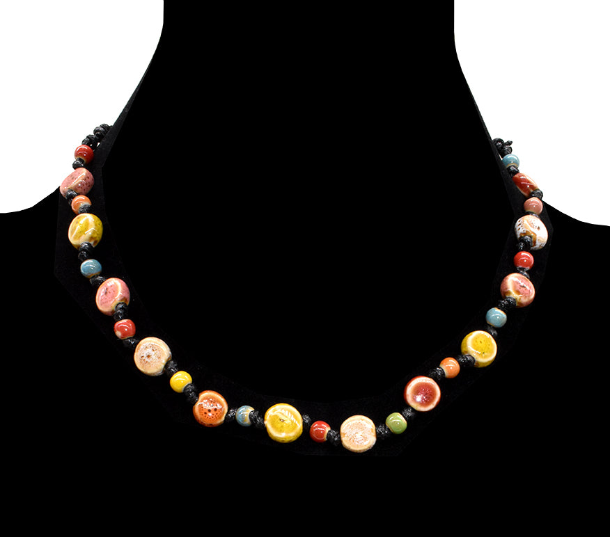 Collier de perles moyennes multicolores