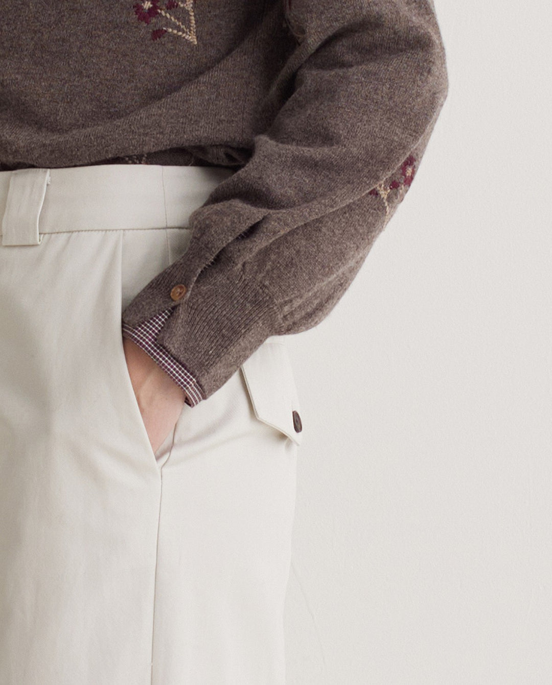 Pull en maille avec broderie florale