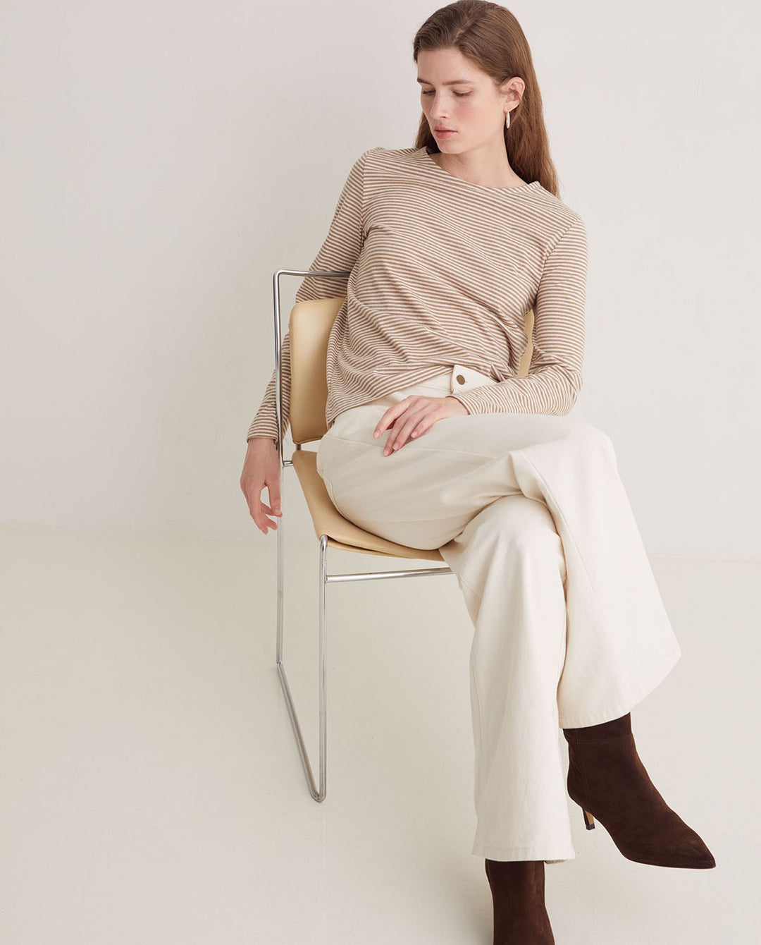 T-shirt à manches longues et lignes étroites