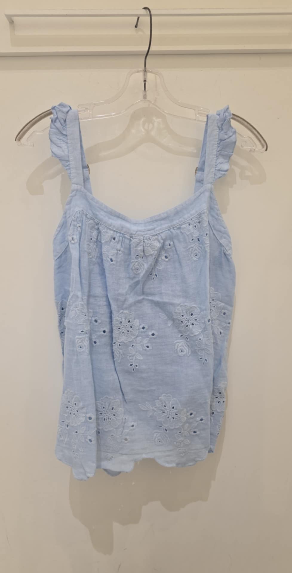 Camisole Safa – Broderie ajourée et bretelles à volants