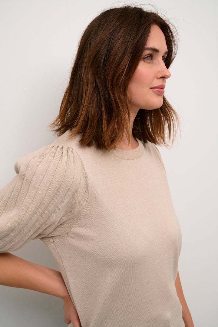 T-shirt à manches accordéon Lone – Détails plissés et coupe moderne