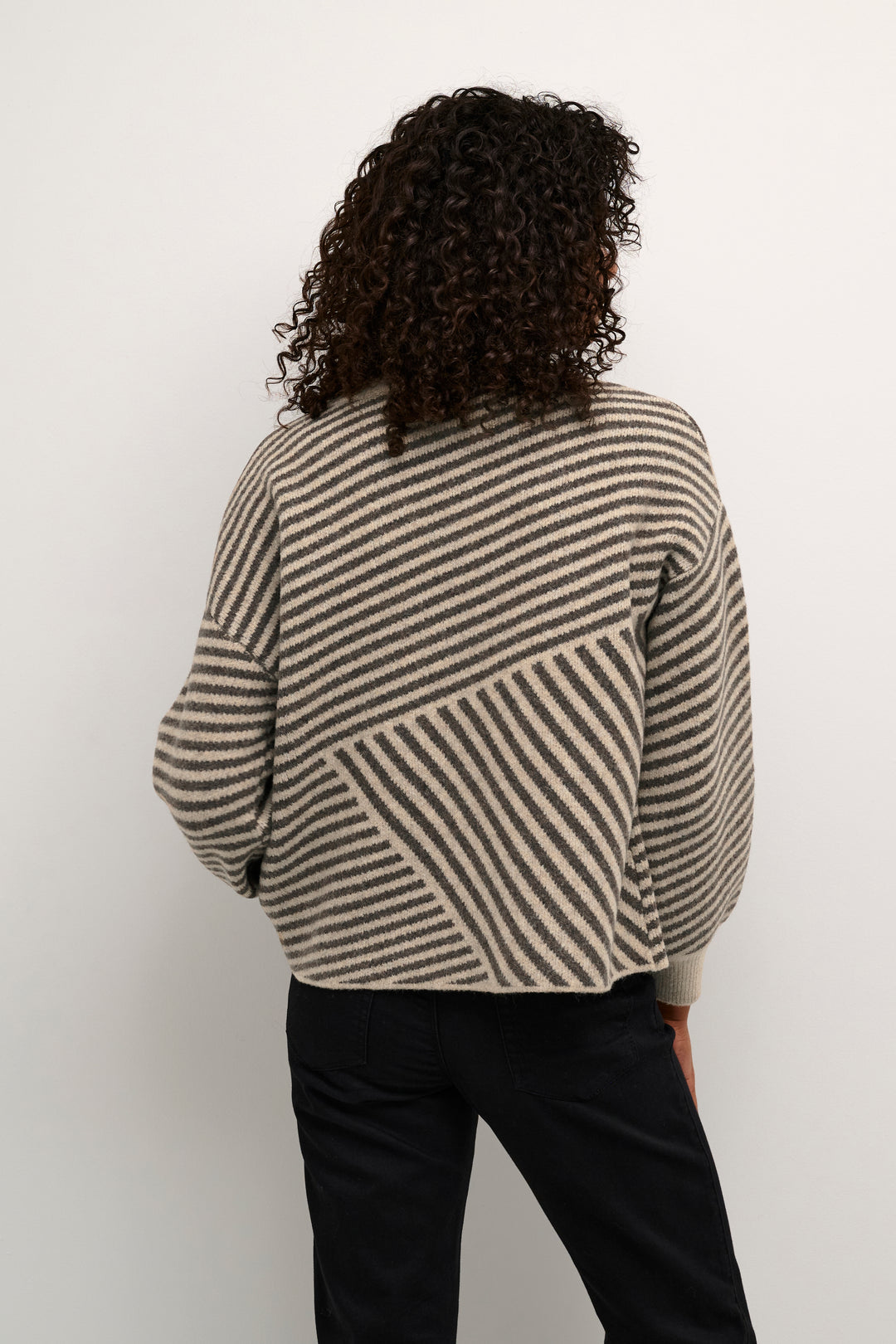 Pullover variation de lignes
