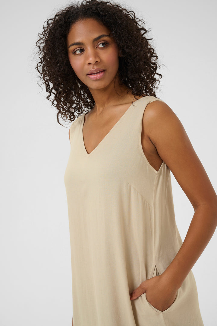 Robe à enfiler minimaliste à col en V Milia - Mélange de lin