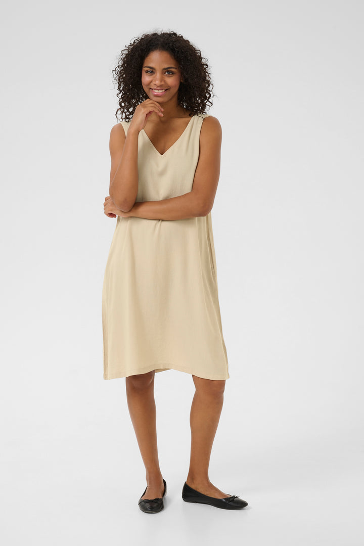 Robe à enfiler minimaliste à col en V Milia - Mélange de lin