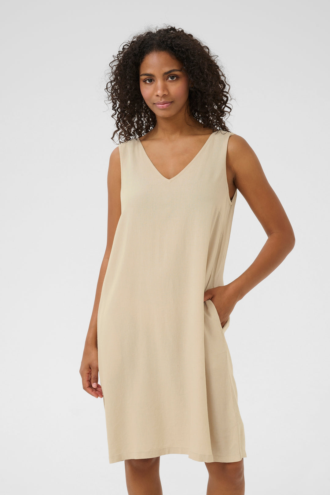 Robe à enfiler minimaliste à col en V Milia - Mélange de lin