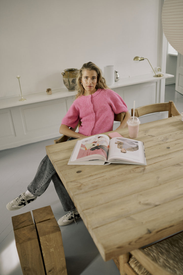 Emelie Button-Up Cardigan - Soft knit and short sleeves