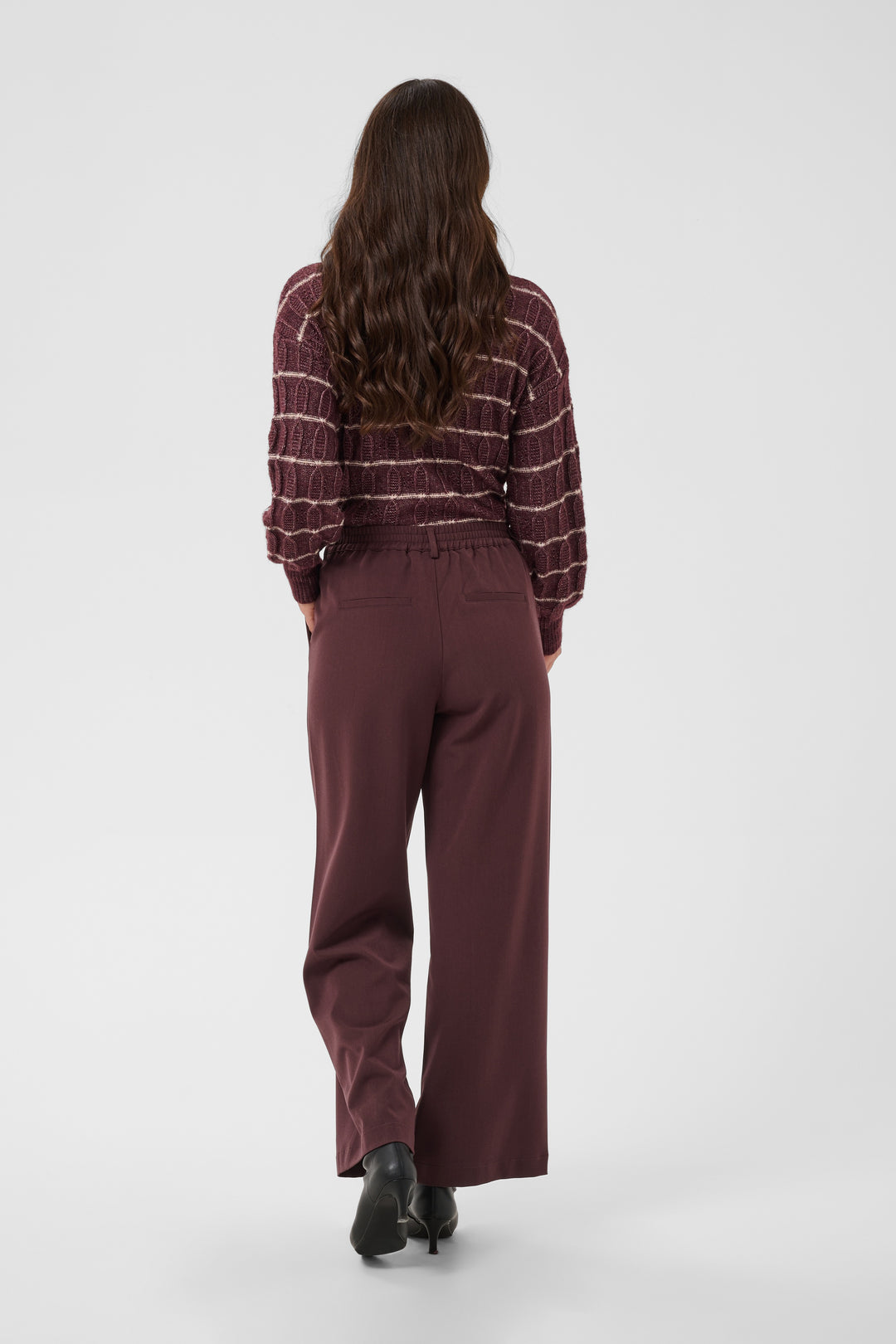 Pantalon Valley pants - Le pantalon long ajusté à taille haute en tissu extensible fluide