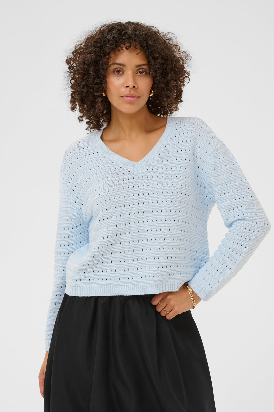 Pull à maille ajourée Metta – Douceur légère et col en V