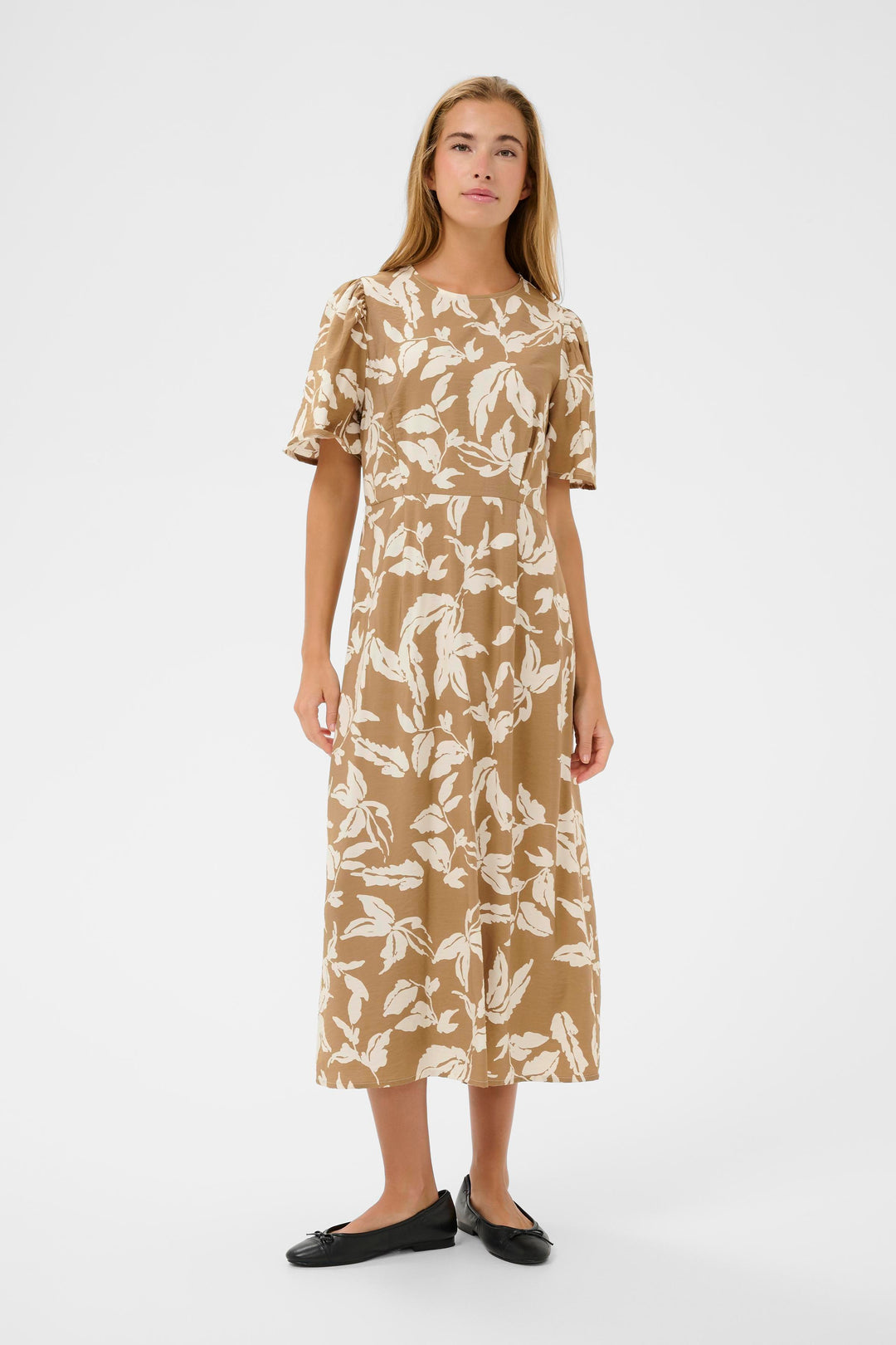 Marlo Short-Sleeve Dress - Fitted silhouette and foliage print