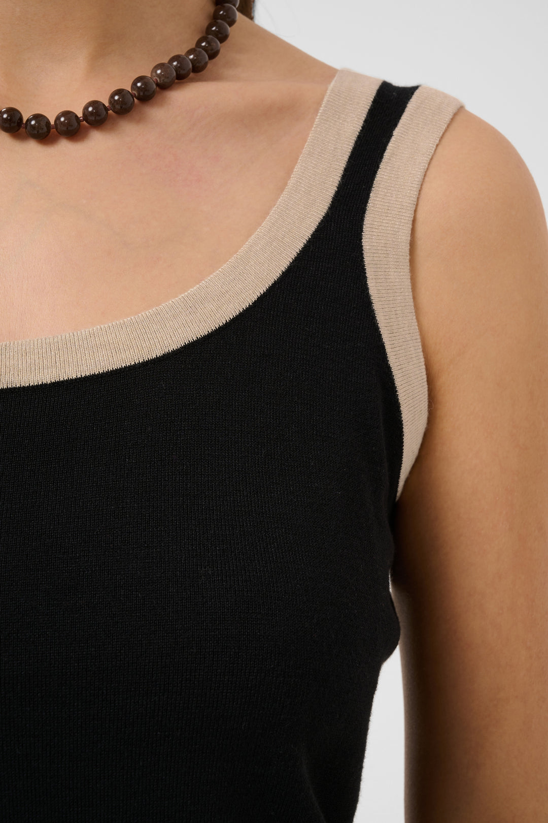 Camisole en tricot de viscose Ecovero Lizza -Soyeux à bordures contrastées