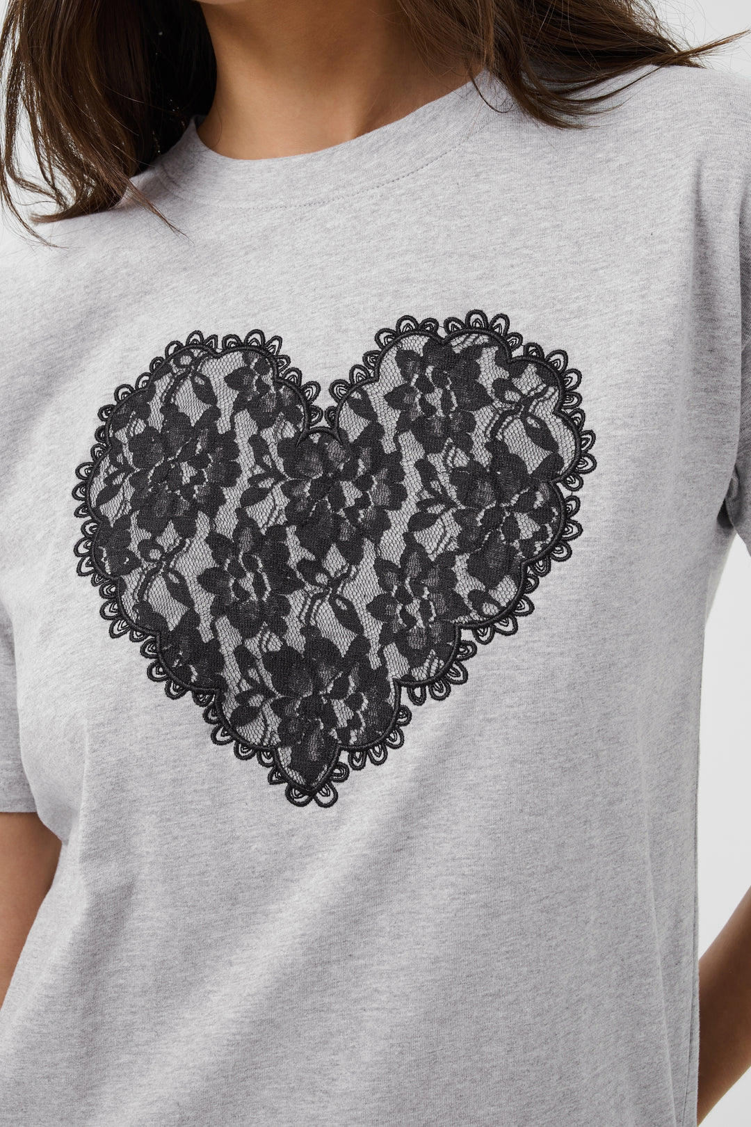 T-shirt décontracté en pur coton Gloria - Avec grand cœur en dentelle noire