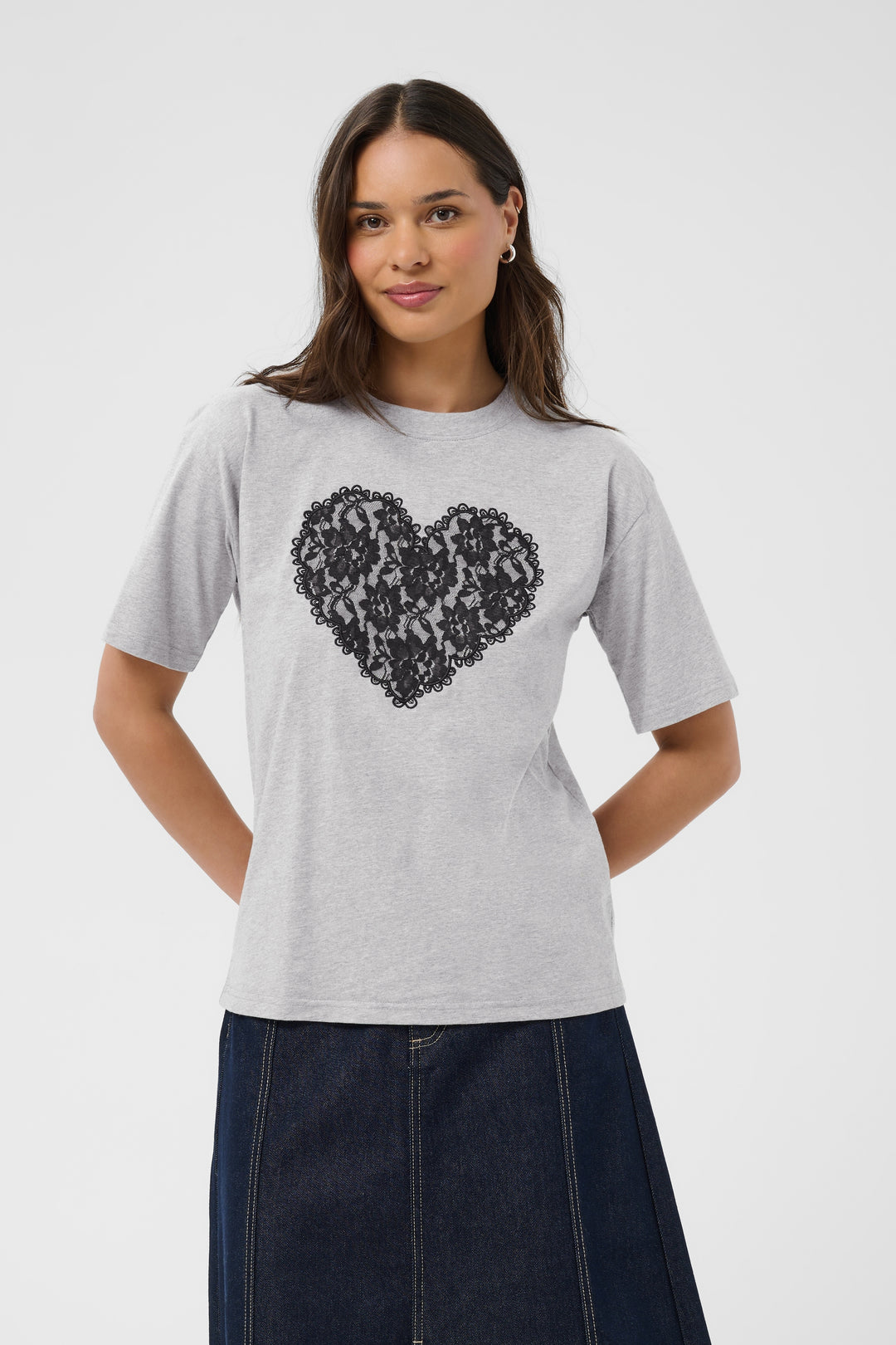 T-shirt décontracté en pur coton Gloria - Avec grand cœur en dentelle noire