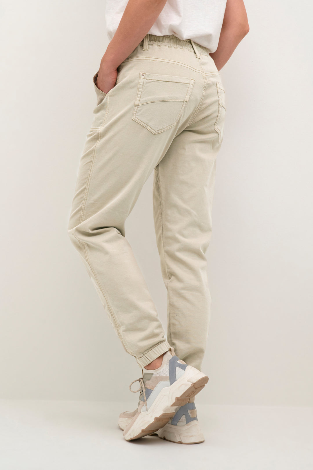 Pantalon de coton avec taille à cordon
