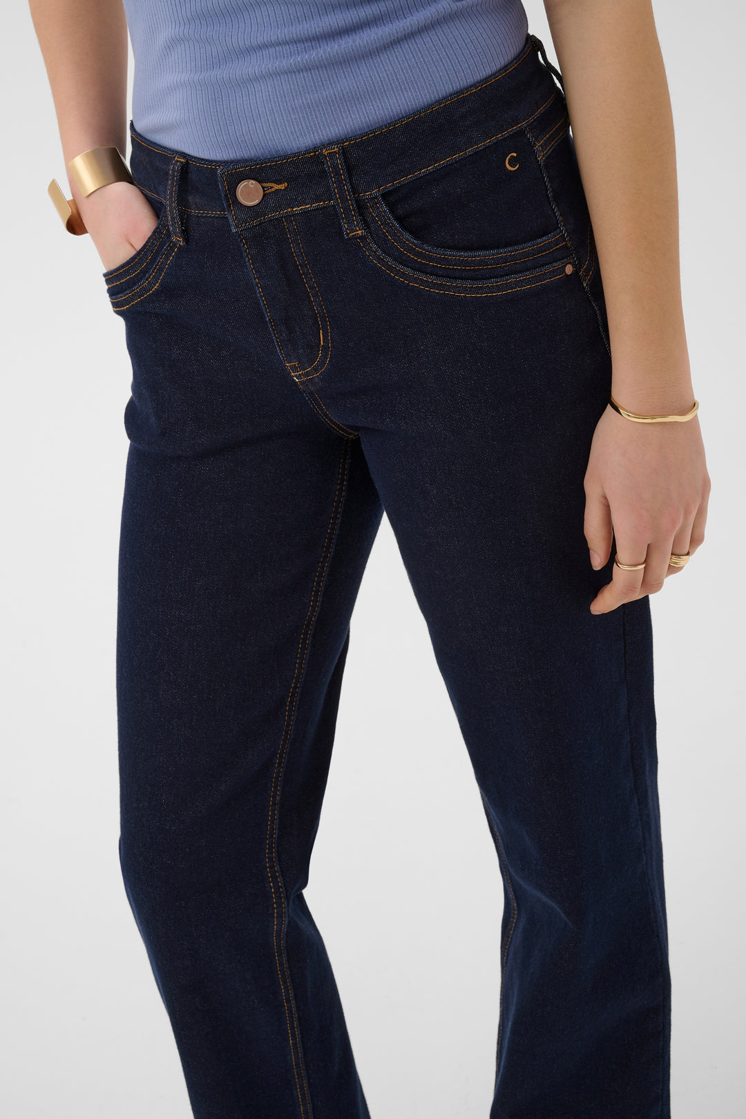 Le parfait jeans Lone – Taille haute et coupe confortable