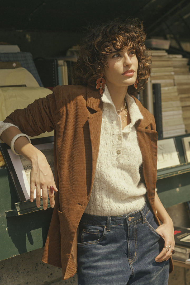 Veston en velours côtelé texturé, dans deux tons chaleureux Kanna