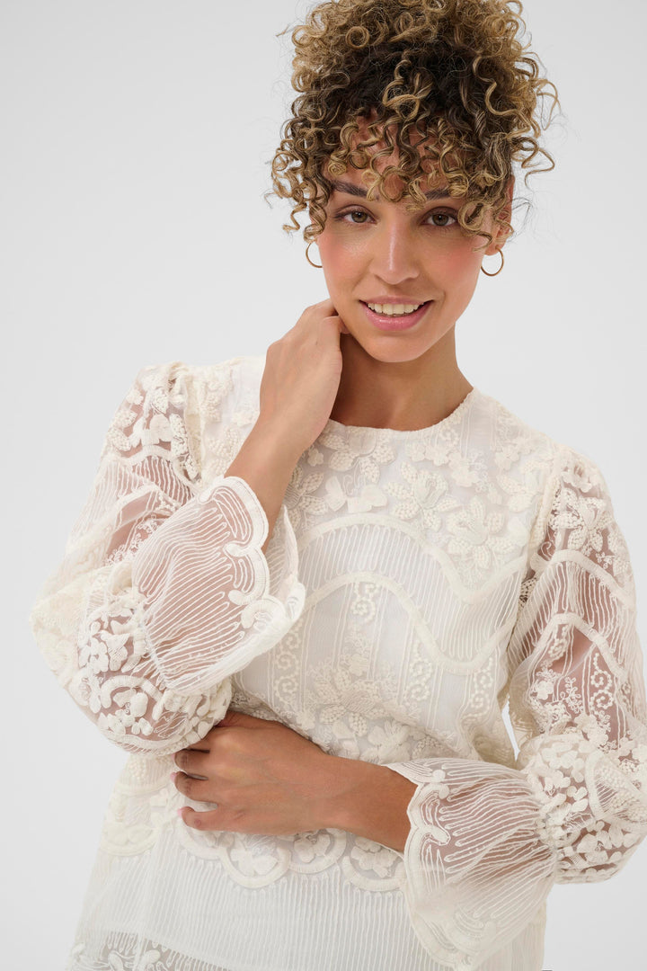 Blouse à manches transparentes et broderies