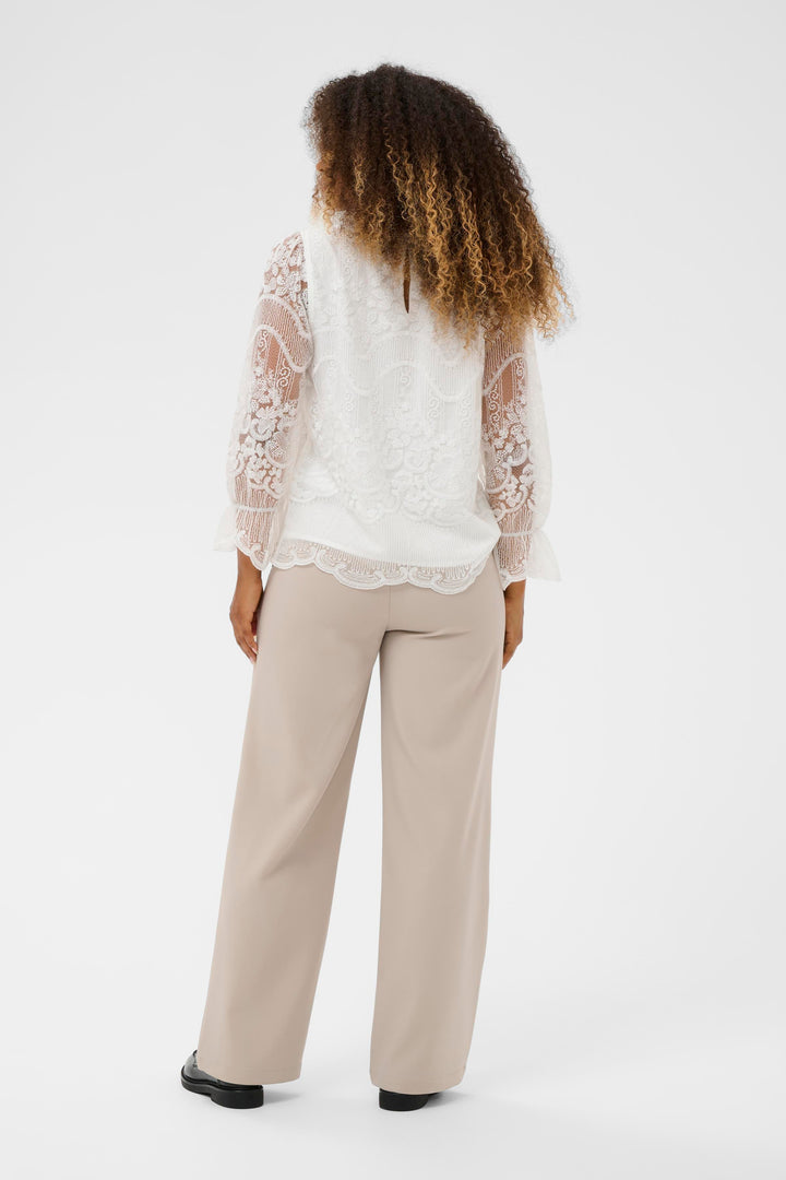 Blouse à manches transparentes et broderies