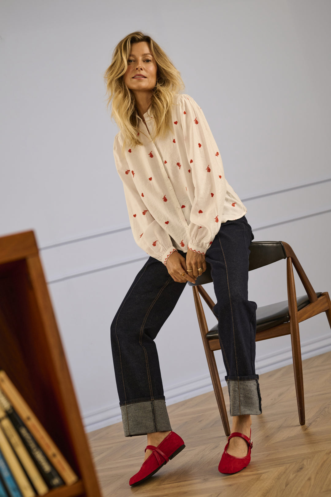 Blouse with delicate embroidery - Long sleeves