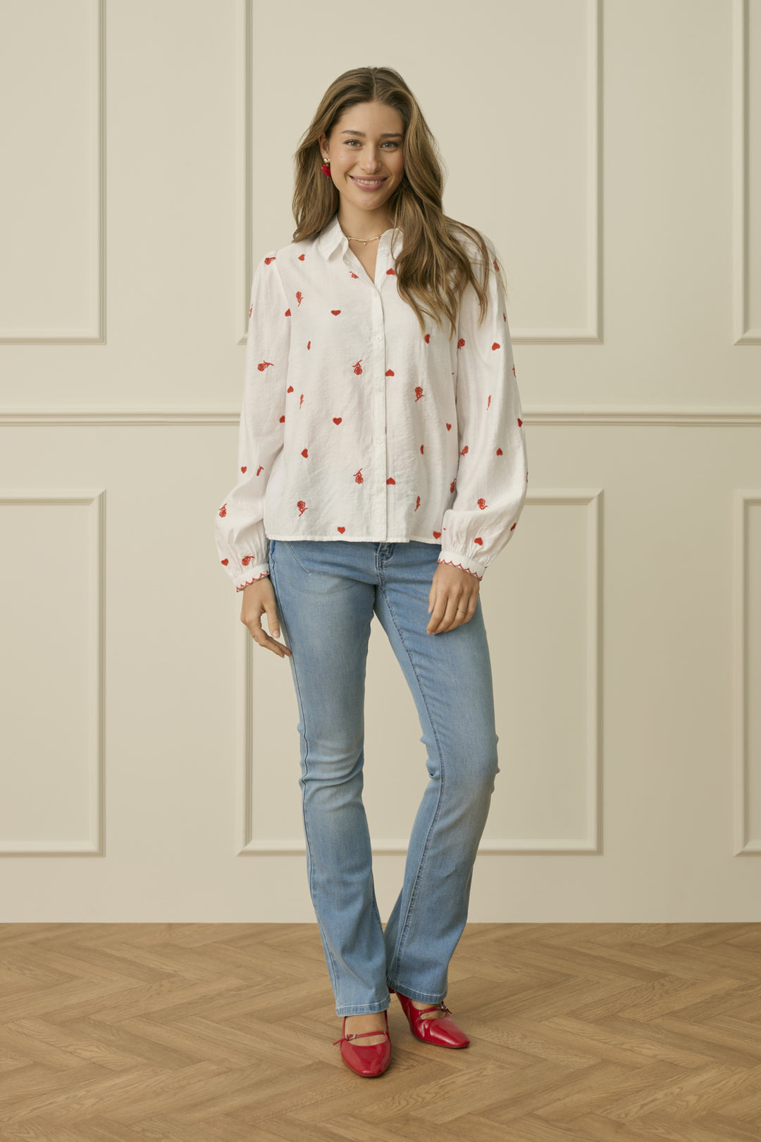 Blouse with delicate embroidery - Long sleeves