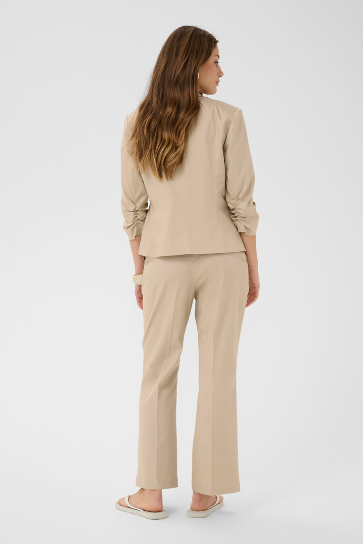 Veston court Gia - Coupe moderne et polyvalente