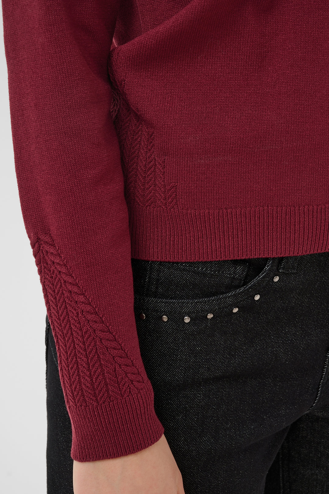 Chandail à encolure en V Dela - En tricot écoresponsable et détails texturés aux poignets