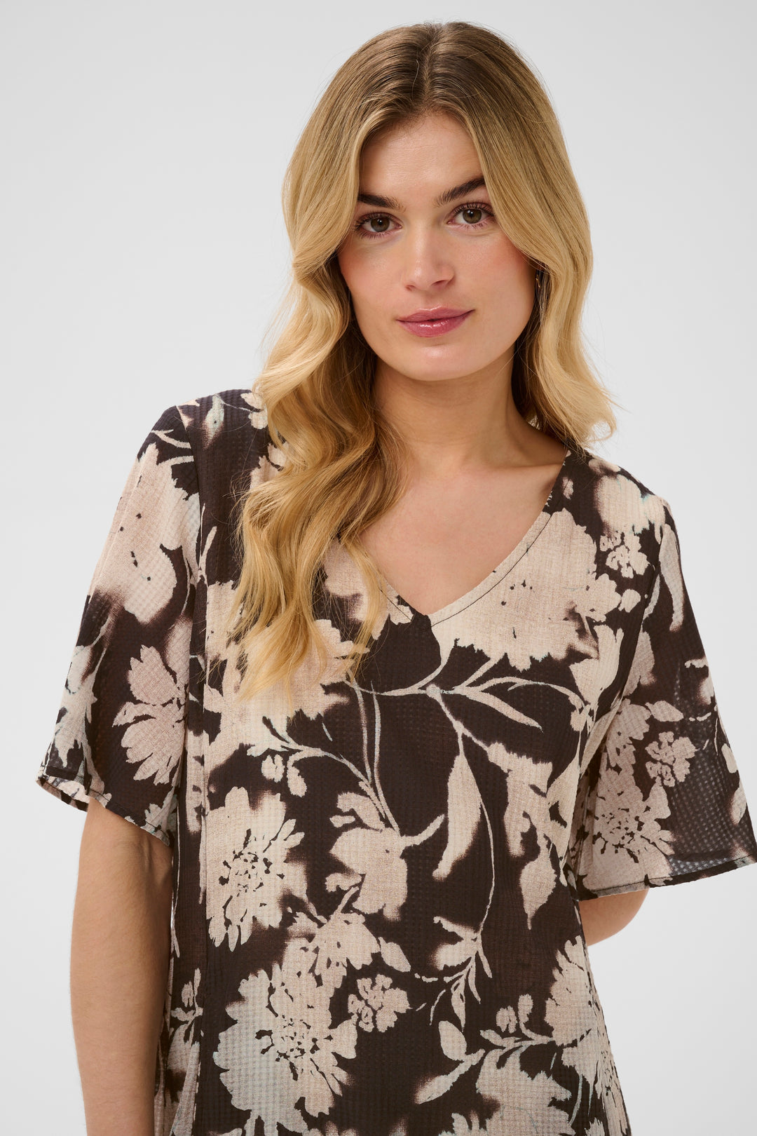 Robe courte Hailey - Motif floral avec encolure en V