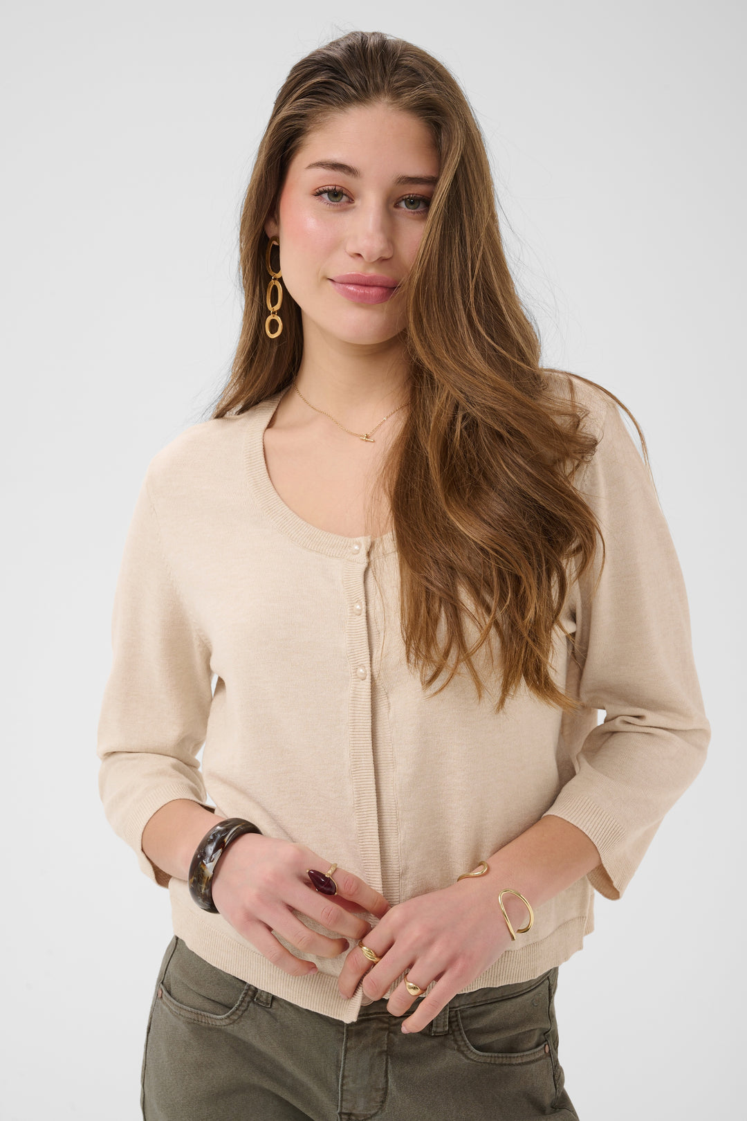 Cardigan en tricot écoresponsable Dela - Avec encolure ronde et manches trois-quarts