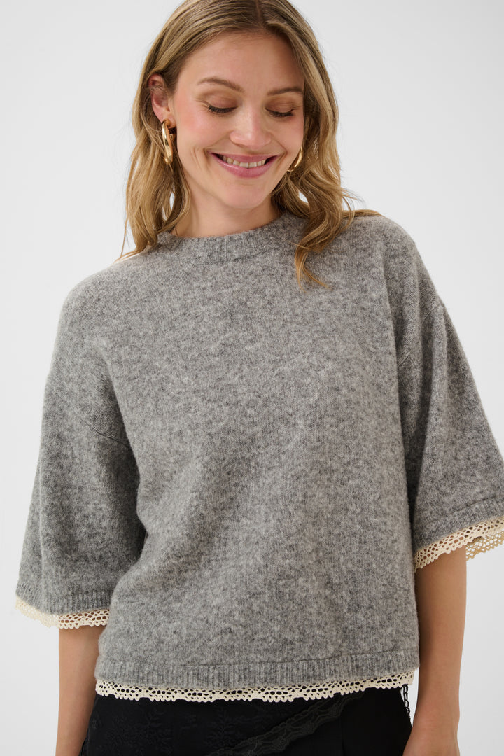 Haut en tricot Kibana - Doux aux bordures crochetées délicates