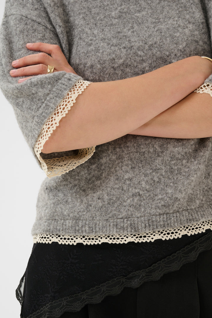 Haut en tricot Kibana - Doux aux bordures crochetées délicates