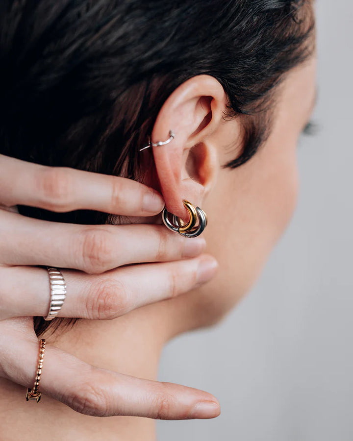 Boucles d'oreilles mini anneaux bicolores Huguette - En acier inoxydable