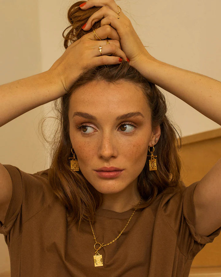 Boucles d'oreilles anneaux à pendentifs rectangulaires dorées Navi - Fini or 24K