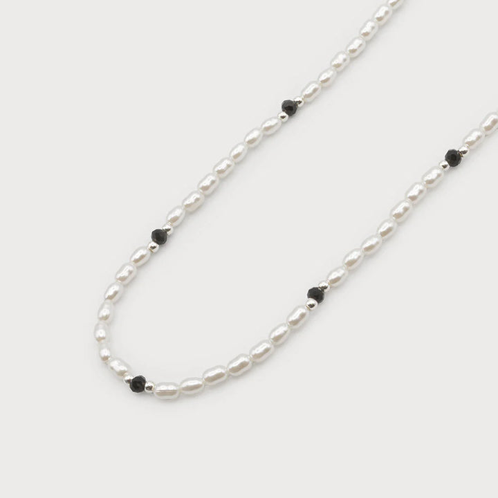 Collier imitation perle avec pierres noires ou vertes