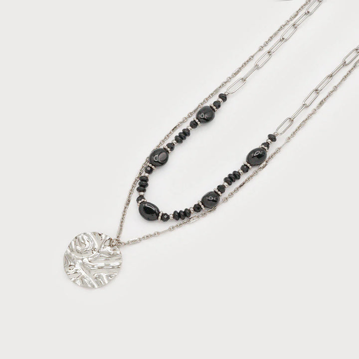 Collier double rang perles et médaillon martelé