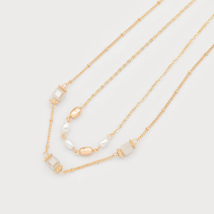 Collier à deux rangs avec perles d’imitation