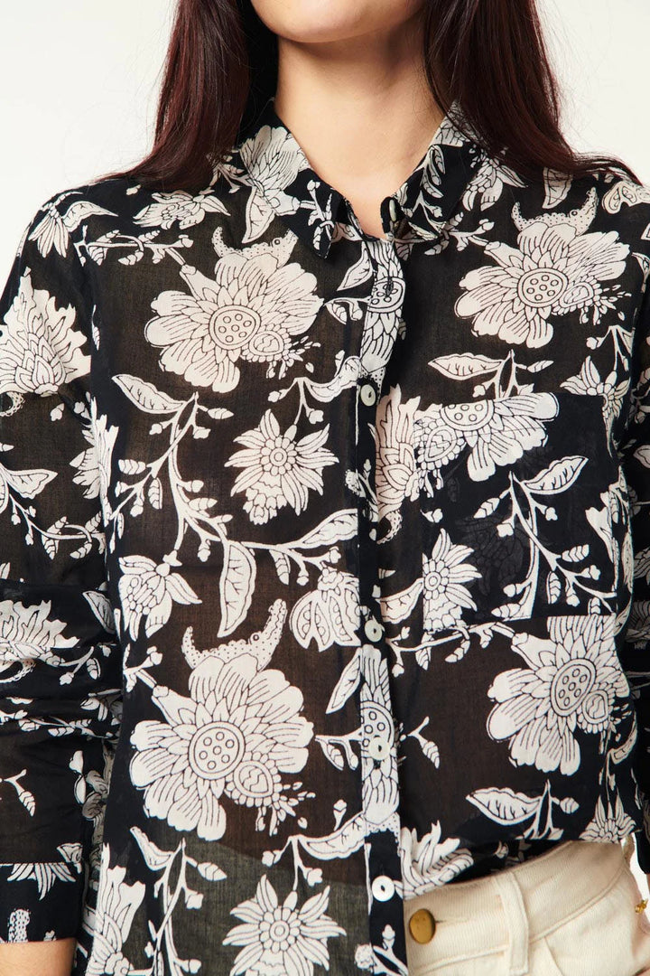 Chemise de coton légère à motif floral-croco