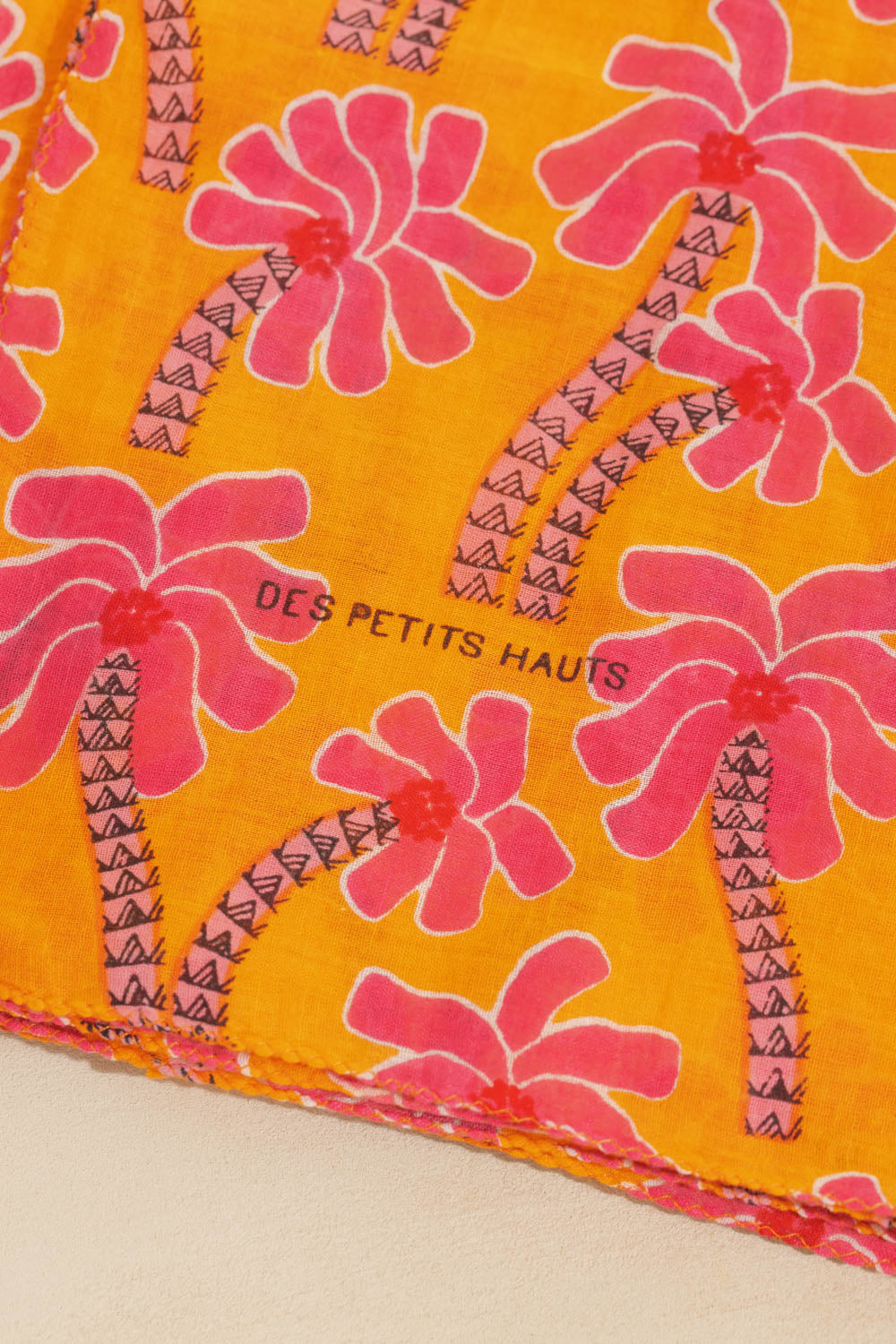 Foulard coloré avec motifs de palmiers