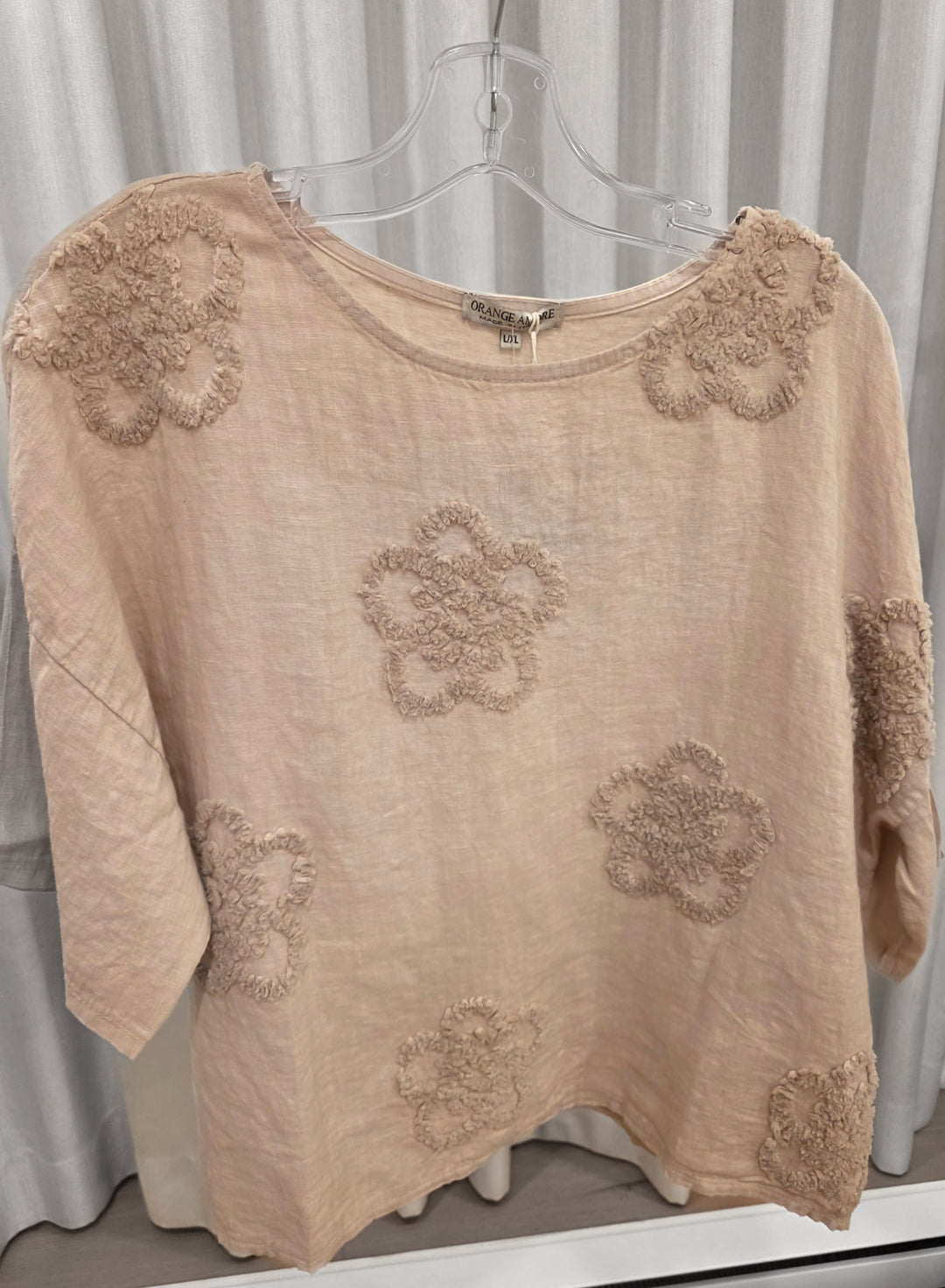 Chandail brodé floral Lila's – Manches courtes et 100% lin