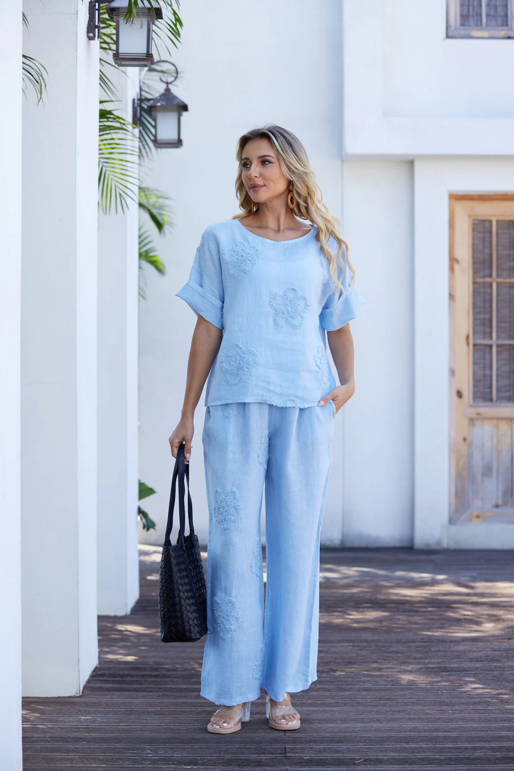 Chandail brodé floral Lila's – Manches courtes et 100% lin