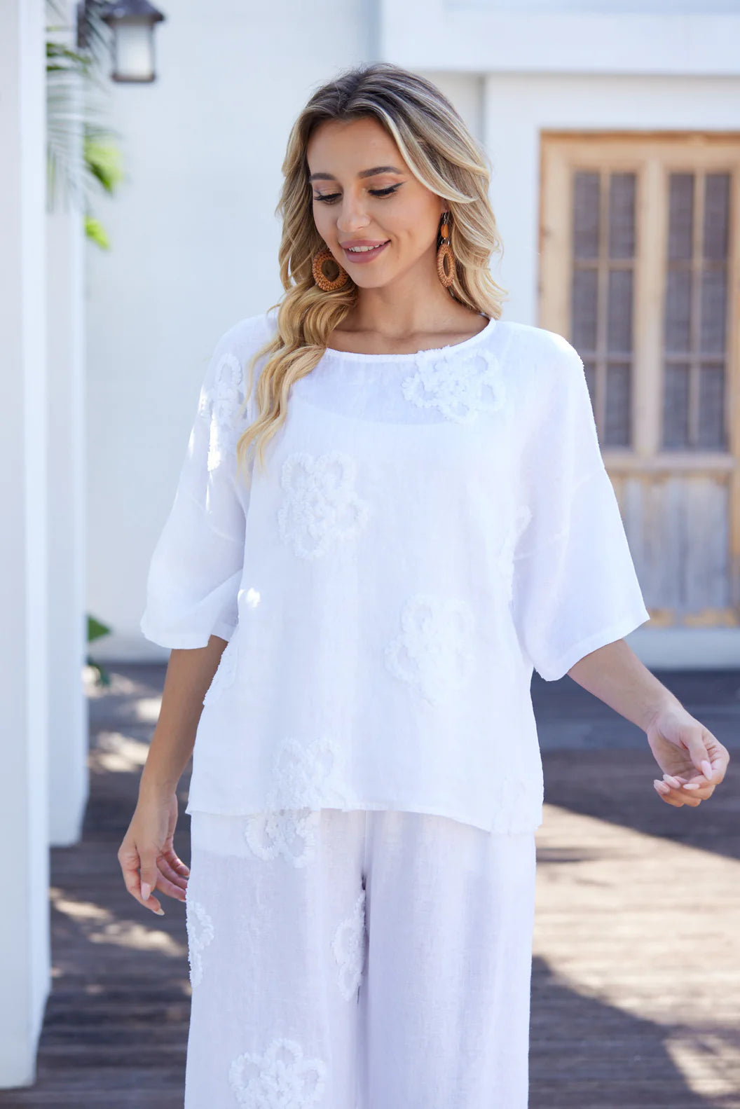 Chandail brodé floral Lila's – Manches courtes et 100% lin