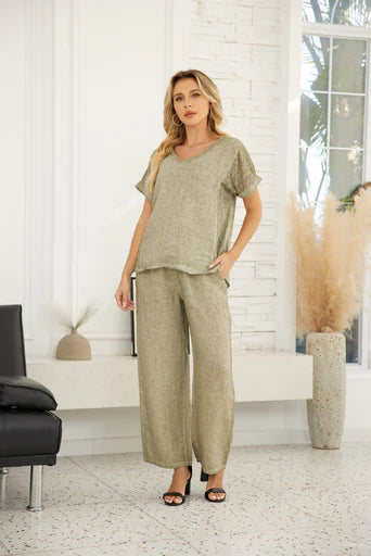 T-shirt en lin col V Breezy – effet délavé léger et polyvalent