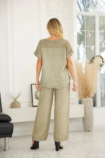 T-shirt en lin col V Breezy – effet délavé léger et polyvalent