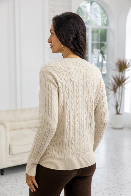 Pull en tricot à torsades - À col en V et mailles structurées