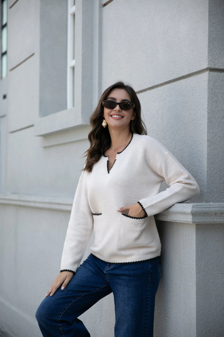 Pull à encolure cœur et finitions contrastées