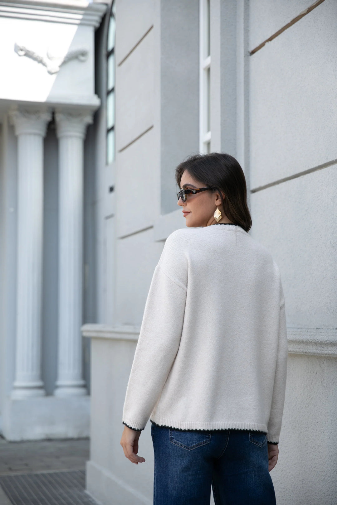 Pull à encolure cœur et finitions contrastées