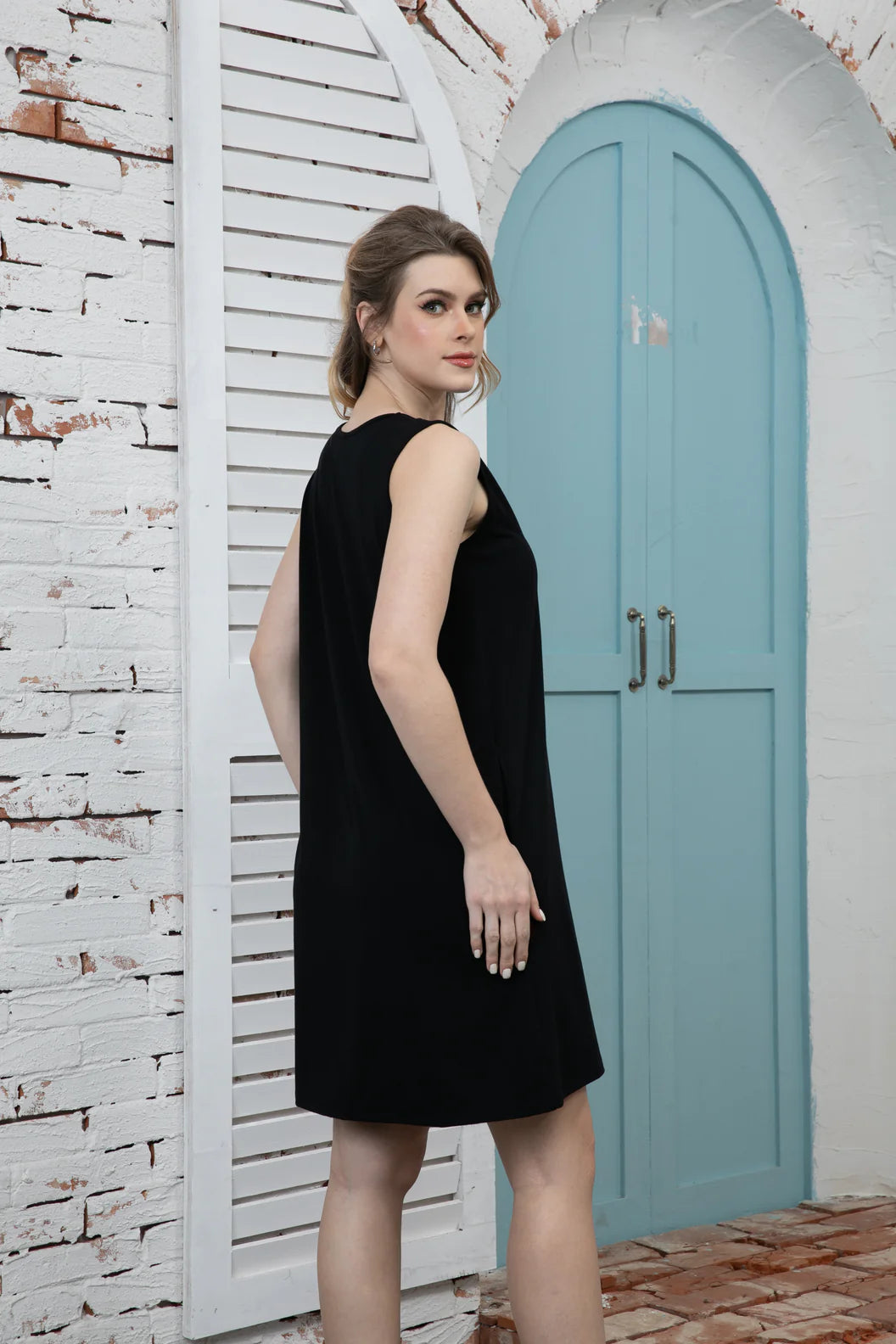 Robe sans manches en bambou – coupe épurée avec boutons sur le côté