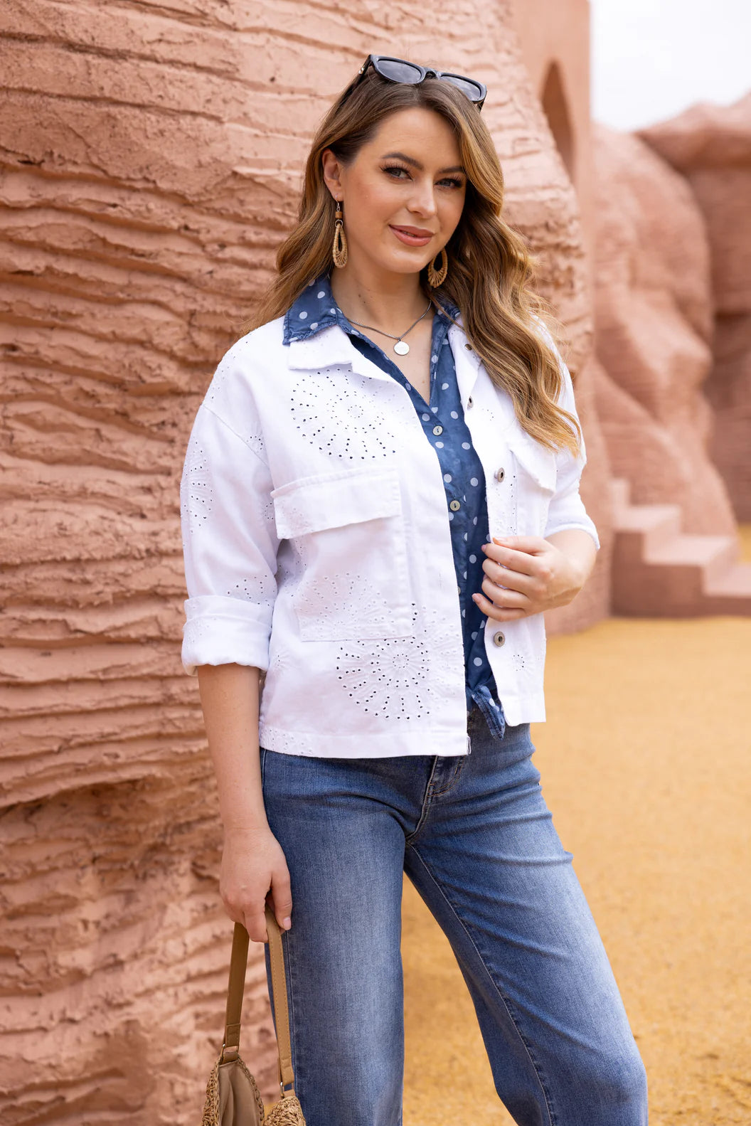 Veste en broderie anglaise Sunlit – ajourée et légère