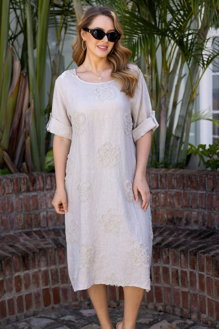 Robe brodée florale Lila’s – Silhouette fluide en lin pur
