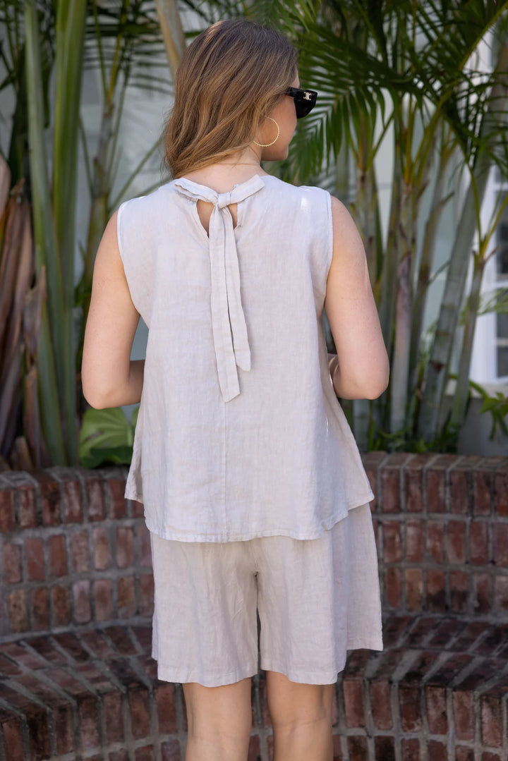 Short taille nouée à boucle latérale