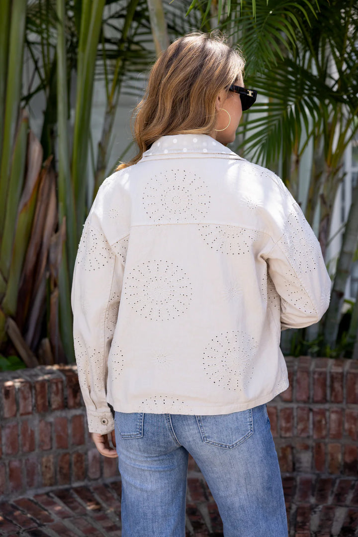 Veste en broderie anglaise Sunlit – ajourée et légère