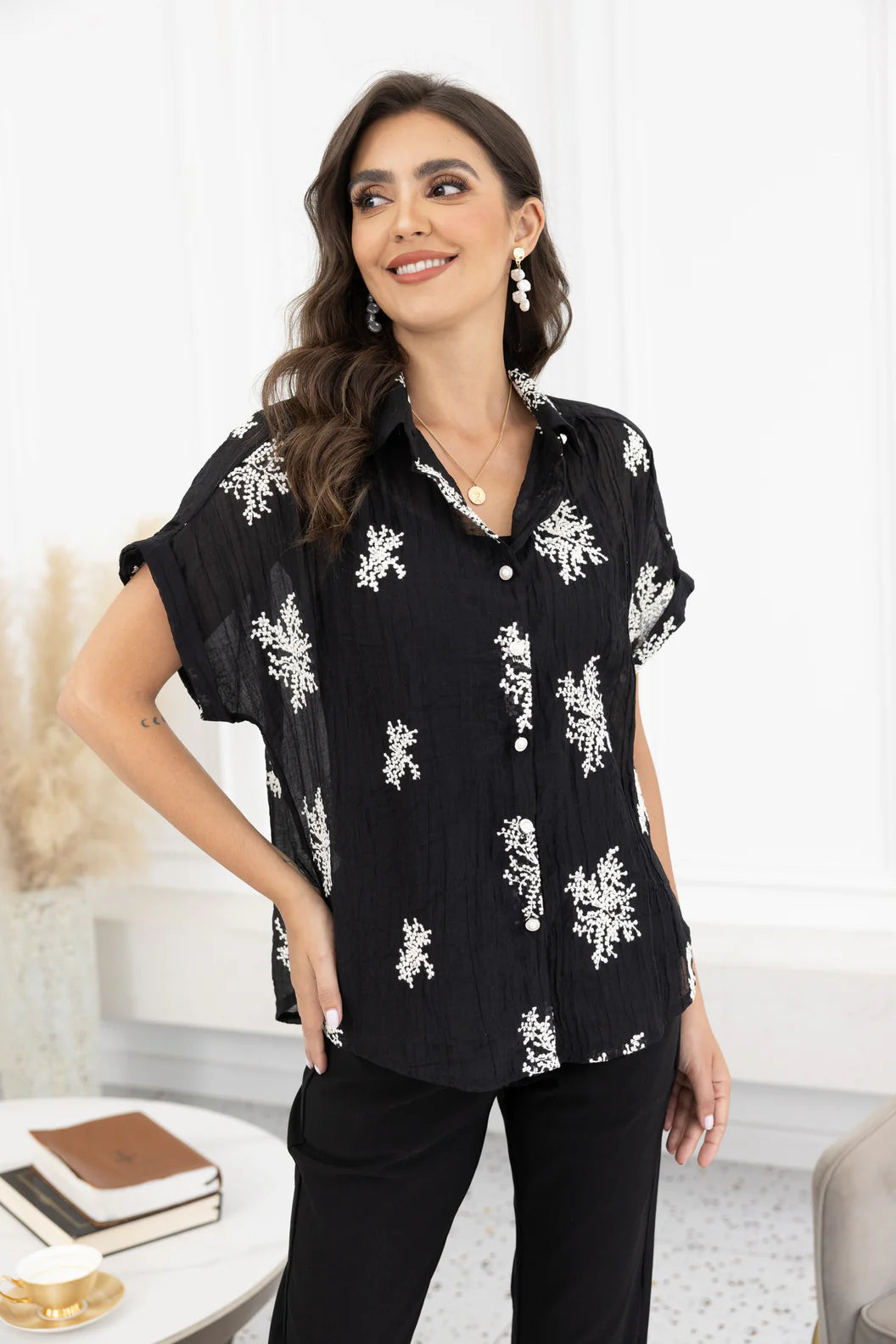 Blouse Veiled Branch – Broderies délicates et légèreté